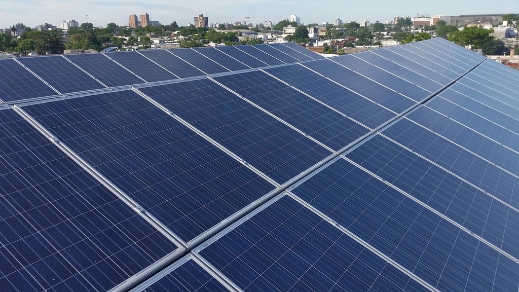 Rooftop solar panel array